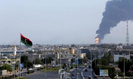 Kilang minyak di Tripoli, Libya.