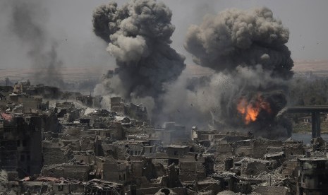 Air strikes hits the edge of the old city a day after the Iraqi prime minister declared a total victory in Mosul, Iraq, on Tuesday (July 11).