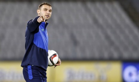 Serbia's Branislav Ivanovic attends a training session at Partizan Belgrade stadium in Belgrade, November 13, 2014. Serbia will play against Denmark in their Euro 2016 qualifying soccer match on Friday