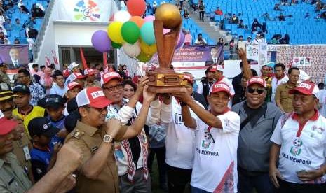 Seremoni pembukaan Piala Menpora U-12 2018 seri nasional di Stadion Batakan, Balikpapan, Selasa (28/8).