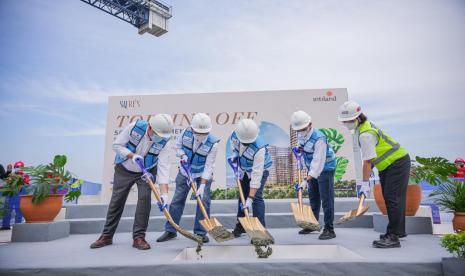 Seremoni tahapan ini ditandai melalui prosesi penutupan atap atau topping off tower SQ Res, Jakarta Selatan.