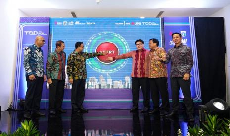 Seremonial ground breaking interconection Thamrin Nine-Stasiun MRT BNI. 