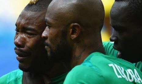 Serey Die menangis saat lagu kebangsaan Pantai Gading dikumandangkan