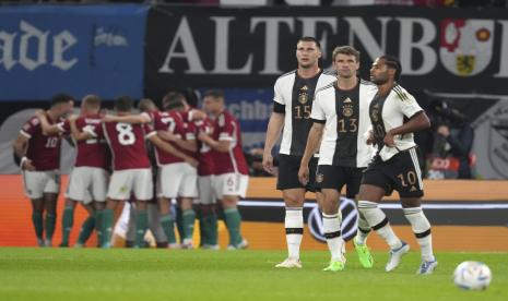  Serge Gnabry dari Jerman (kanan) Niklas Sule dari Jerman, dan Thomas Muller.