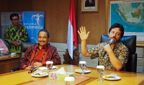 Sergey Brin bersama dengan Menteri Pariwisata Arief Yahya saat melakukan jumpa pers kerjasama Google dengan Kemenpar guna mempromosikan Wonderful Indonesia di dunia