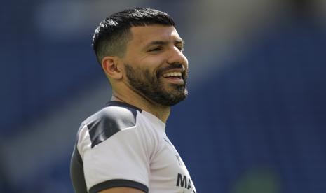 Sergio Aguero dari Manchester City berlatih bersama rekan satu timnya selama sesi latihan menjelang pertandingan final Liga Champions di stadion Dragao di Porto, Portugal, Jumat, 28 Mei 2021. Manchester City dan Chelsea akan memainkan final Liga Champions pada hari Sabtu.