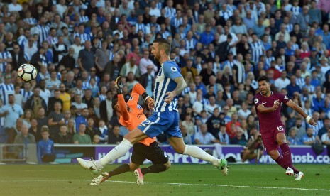 Sergio Aguero mencetak gol perdana Manchester City musim ini ketika menghadapi tim promosi Brighton. City menang 2-0 pada laga yang digelar di Stadion Amex, Brighton, Ahad (13/8) dini hari WIB.