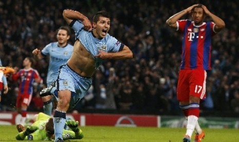 Sergio Aguero merayakan golnya ke gawang Bayern Muenchen, Rabu (26/11) dini hari WIB.