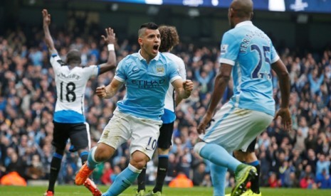 Sergio Aguero (tengah) merayakan golnya ke gawang Newcastle United