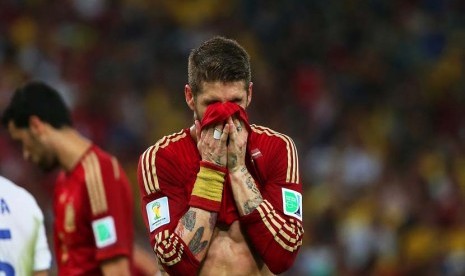 Sergio Ramos dari Spanyol bereaksi selama Piala Dunia FIFA 2014 grup B pertandingan babak penyisihan antara Spanyol dan Chile di Estadio do Maracana di Rio de Janeiro, Brasil, 1(18/6). (EPA/Oliver Weiken).