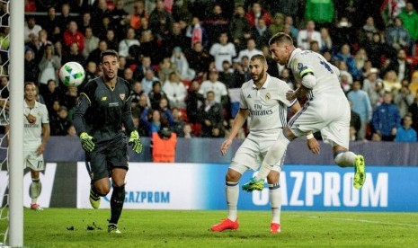 Sergio Ramos (kanan)