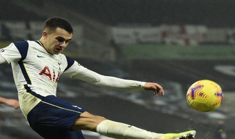 Bek kiri Tottenham Hotspur Sergio Reguilon.