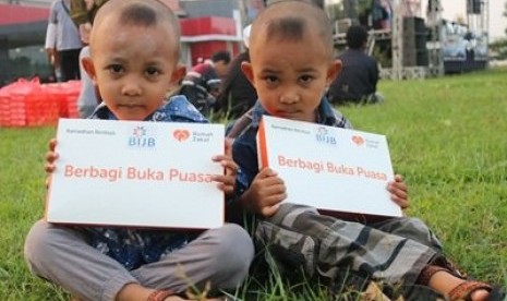 Seribu Paket Bukber dari BIJB-Rumah Zakat 