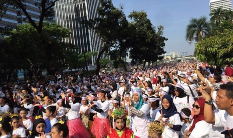 Seribuan penari berpartisipasi di ajang Aku Indonesia-Bagimu Negeri Kami Menari