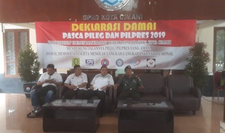 Serikat Buruh di Kota Cimahi bersama Wali Kota Cimahi, Ajay M Priatna melakukan deklarasi damai pasca pileg dan pilpres 2019, Jumat (17/5). Mereka menolak wacana people power.