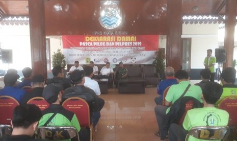 Serikat Buruh di Kota Cimahi bersama Wali Kota Cimahi, Ajay M Priatna melakukan deklarasi damai pasca pileg dan pilpres 2019, Jumat (17/5). Mereka menolak wacana people power.