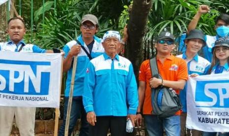 Serikat Pekerja Nasional (SPN) dan Federasi Serikat Buruh Garmen dan Tekstil (FSB Garteks) di May Day 2023, Senin (1/5/2023). 