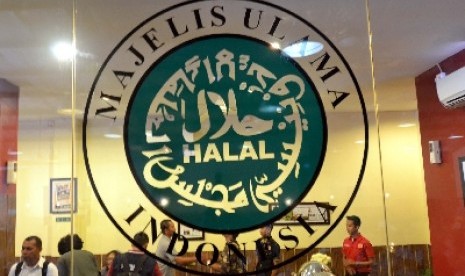 Sertifikasi halal sebagai upaya strategis dalam menyajikan produk untuk masyarakat.