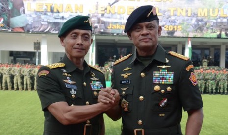 Sertijab KSAD dari Jenderal Gatot Nurmantyo kepada Letjen Mulyono.