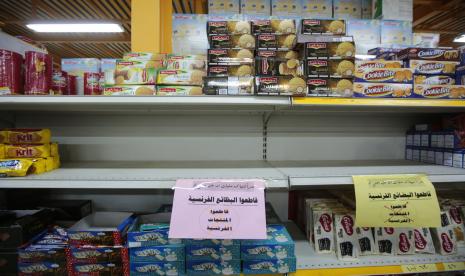 Waketum MUI: Boikot Produk Prancis Hak Pribadi. Seruan untuk memboikot produk Prancis ditempel di sebuah rak supermarket di Sanaa, Yaman, Senin, 26 Oktober 2020. Muslim di Timur Tengah dan belahan dunia lain menyerukan boikot produk Prancis sebagai bentuk protes terbitnya karikatur Nabi Muhammad.