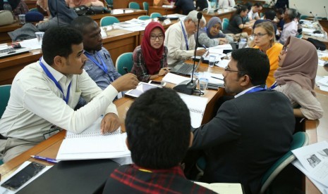 Sesi diskusi dalam Mahathir Global Peace School.