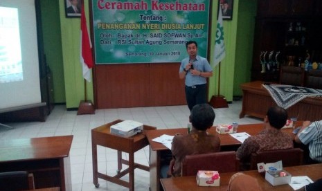 Sesi penyuluhan bersama karyawan purna PT Phapros Tbk Semarang Indonesia.