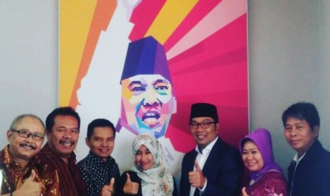 Sesjen MPR Ma'ruf Cahyono bertemu dengan walikota Bandung Ridwan Kamil di ruang kerja walikota Bandung membicarakan persiapan Peringatan Pidato 1 Juni.