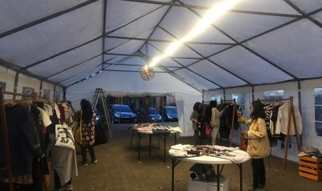 Setali menggelar garage sale di Taman Kenari, Kebayoran, Sabtu (21/9). Kegiatan ini digelar hingga Ahad (22/9).