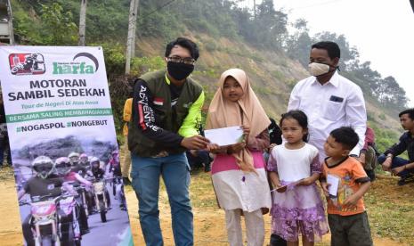 Setelah berbulan-bulan terbatasi oleh PSBB (Pembatasan Sosial Berskala Besar) yang berdampak pada banyak aktifitas seperti pekerjaan, kehidupan sosial dan silaturahmi menjadi sedikit terhambat, hal itu membuat sebagian orang merasa jenuh, adanya kebijakan kebiasaan baru seolah menjadi angin segar bagi mereka yang senang bersosialisasi.