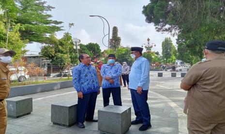 Setelah ditertibkan dari pedagang kaki lima (PKL), kawasan Ir Djuanda atau Dago Kota Sukabumi kini fokus pada penataan parkir kendaraan.