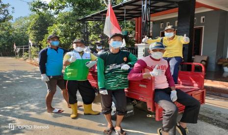 Setelah mendapatkan informasi bahwa ada 2 orang warga  Gondangan Desa Manggungsari Kabupaten Kendal yang terkonfirmasi postif Covid 19, Satgas Covid-19 Desa Manggungsari, UPZPermataBank Syariah dan RumahZakat segera melakukan penyemprotan disinfektan.