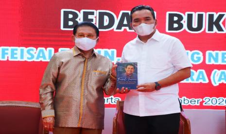 Setelah menuntaskan buku berjudul Benteng Netralitas Aparatur Negara untuk Memperkuat Nilai-Nilai Integritas Aparatur Sipil Negara (ASN), Mantan Menteri Pendayagunaan Aparatur Negara pada Kabinet Gotong Royong Faisal Tamin, Jumat (27/11) melakukan bedah buku di Arboretum Ir Lukito Daryadi MSc Kementerian LHK Gedung Manggala Wanabakti Jakarta.