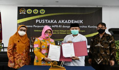 Setelah sempat terhenti karena pandemi Covid-19, Perpustakaan Majelis Permusyawaratan Rakyat (MPR) kembali melakukan kegiatan kerjasama dengan perguruan tinggi. Kali ini MPR menjalin kerjasama dalam tata kelola perpustakaan dengan Universitas Kuningan. Kerjasama ini meliputi pertukaran informasi dan publikasi antara Perpustakaan MPR dan Universitas Kuningan (Uniku).