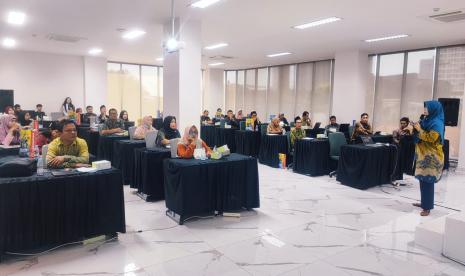 Setelah sukses workshop Artificial Intelligence batch ke-1, kini Universitas Nusa Mandiri (UNM) kampus Margonda siap menggelar kembali workshop bertema Belajar dan Mengajar Kreatif Dengan AI, Siapa Takut?! untuk guru. Acara akan berlangsung di Universitas Nusa Mandiri kampus Margonda, pada Selasa (26/3/2024). Dosen Praktisi Universitas Nusa Mandiri, Amin Nur Rais akan menjadi narasumber dalam acara ini.