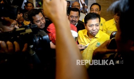 Setnov Kembali Pimpin Rapat Pleno. Ketua Umum Partai Golkar Setya Novanto menuju ruangan Rapat Pengurus Pleno DPP Partai Golkar di DPP Partai Golkar, Jakarta, Rabu (11/10).