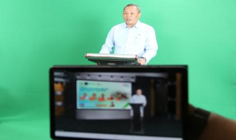 SEVP Bisnis SME dan Komersial BNI Syariah, Babas Bastaman ketika memberikan sambutan dalam Webinar Kegiatan Edukasi dan Literasi Keuangan Syariah kepada  pimpinan, pengurus dan guru Pondok Pesantren Mitra BNI Syariah, Jumat (5/11). 