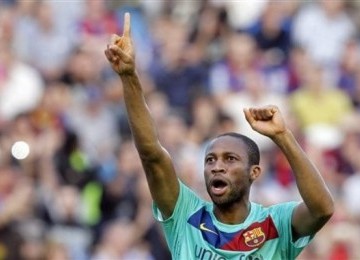 Seydou K eita sai mencetak gol