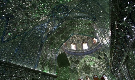 Shah Cheragh, Masjid Bercahaya di Iran.