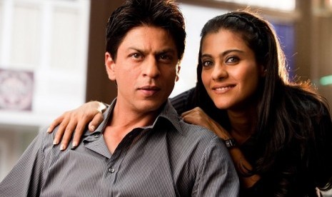 Shah Rukh Khan dan Kajol dalam sebuah peran di layar kaca