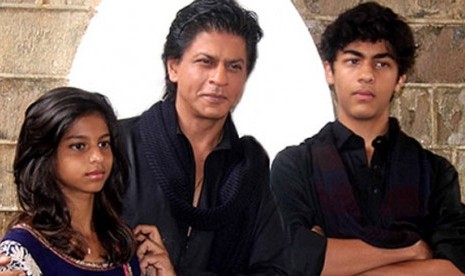 Shahrukh Khan bersama kedua anaknya, Suhana dan Aryan