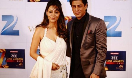 Shakhrukh Khan dan istrinya Gauri Khan.