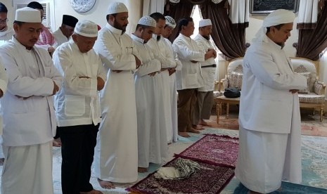 Shalat ashar berjamaah yang diimami Habieb Rizieq