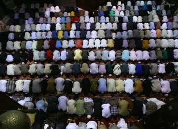 Shalat berjamaah di sebuah masjid di Amerika Serikat