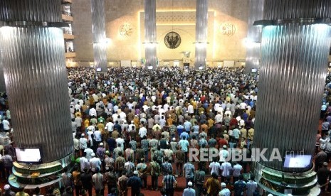 Syiar Islam di Sukabumi Lewat Subuh Berjamaah. Foto: Shalat Berjamaah/Ilustrasi