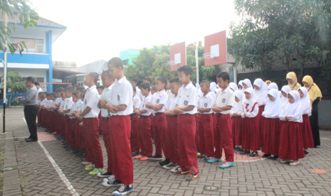 Shalat Gaib. Siswa dan guru SD Juara Paragon Cimahi binaan Rumah Zakat menggelar Shalat Gaib untuk korban pembantaian di masjid Selandia Baru.