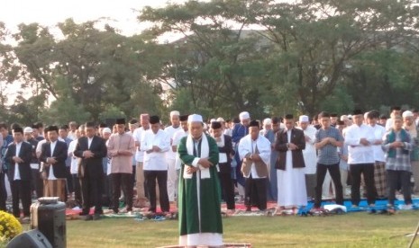 Shalat Ied di Lapangan Gasibu, Bandung, Jawa Barat. Shalat Ied di Lapangan Gasibu kembali digelar setelah dua tahun ditiadakan.