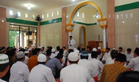 Shalat Jumat, salah satu ibadah dalam agama Islam yang tidak diikuti oleh aliran At Tijaniyah. 