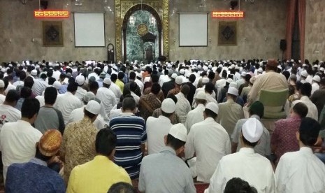 Shalat tarawih di MASK