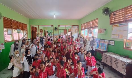 Sharing Session literasi bersama Ikapi di SDN Kranji 1, Rabu (8/2).