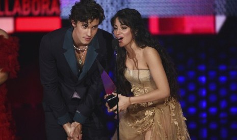 Shawn Mendes dan Camila Cabello.